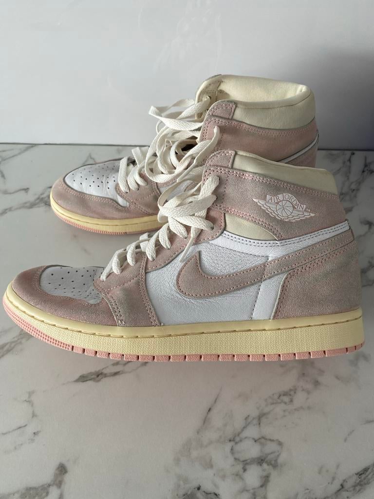 Nike Air Jordan 1 High OG Atmosphere Roze Sneakers, Ophalen of Verzenden, Zo goed als nieuw, Roze, Sneakers of Gympen