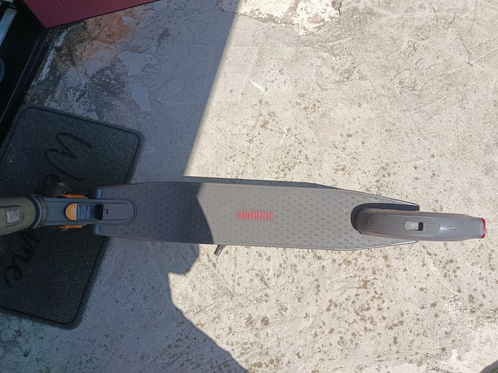 Segway Ninebot step en lader + een pro mounts tas, Fietsen en Brommers, Steps, Ophalen, Zo goed als nieuw, Elektrische step (E-scooter)