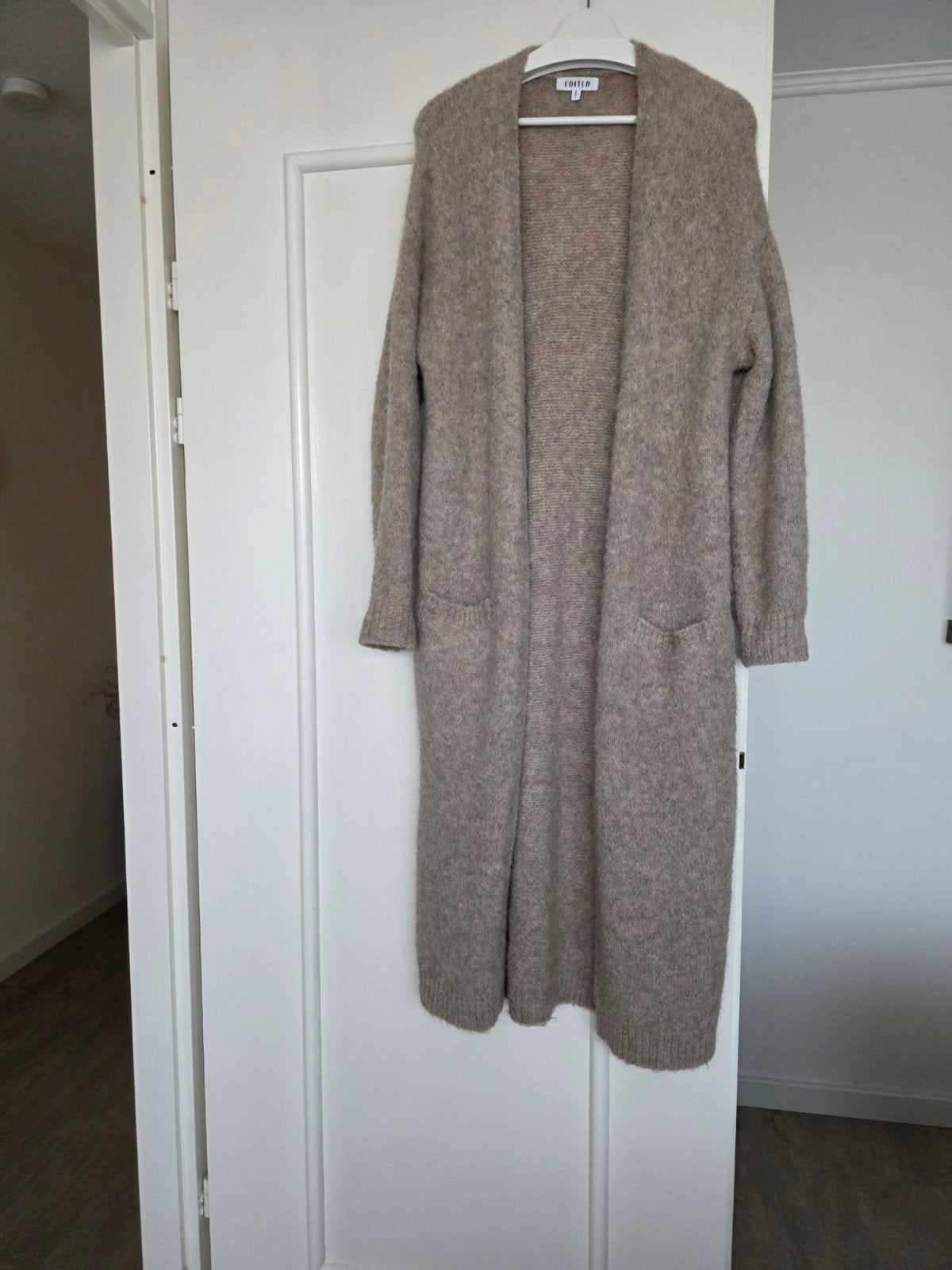 VEST VAN EDITED OVERSIZED MT 36, Kleding | Dames, Beige, Ophalen of Verzenden, Zo goed als nieuw, Edited