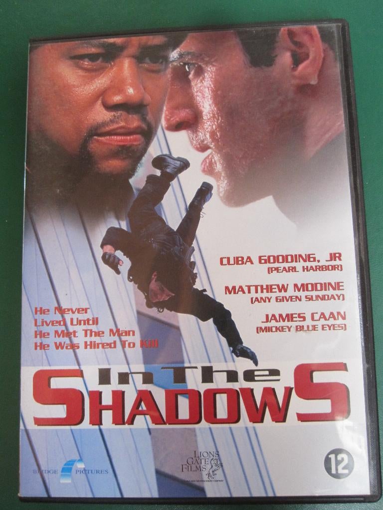 In the Shadows, Vanaf 12 jaar, Ophalen of Verzenden, Zo goed als nieuw, Actiethriller