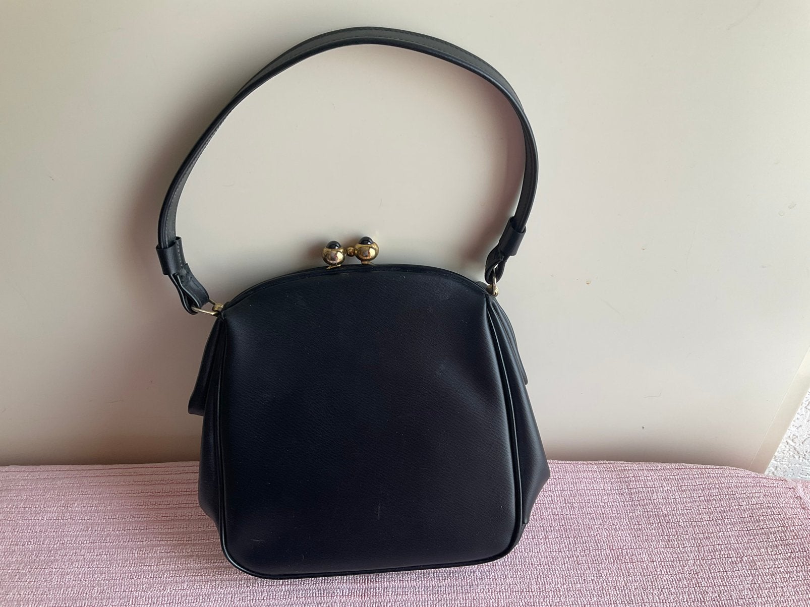 De jaren 50 tas en vos sjaal en 2 hoedjes i.g.s. Als nieiw, Kleding | Dames, Ophalen of Verzenden, Zo goed als nieuw, One size fits all