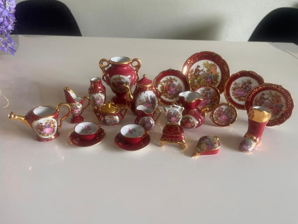 Limoges Porselein Miniatuur Servies - Bordeaux & 22k Goud, Ophalen
