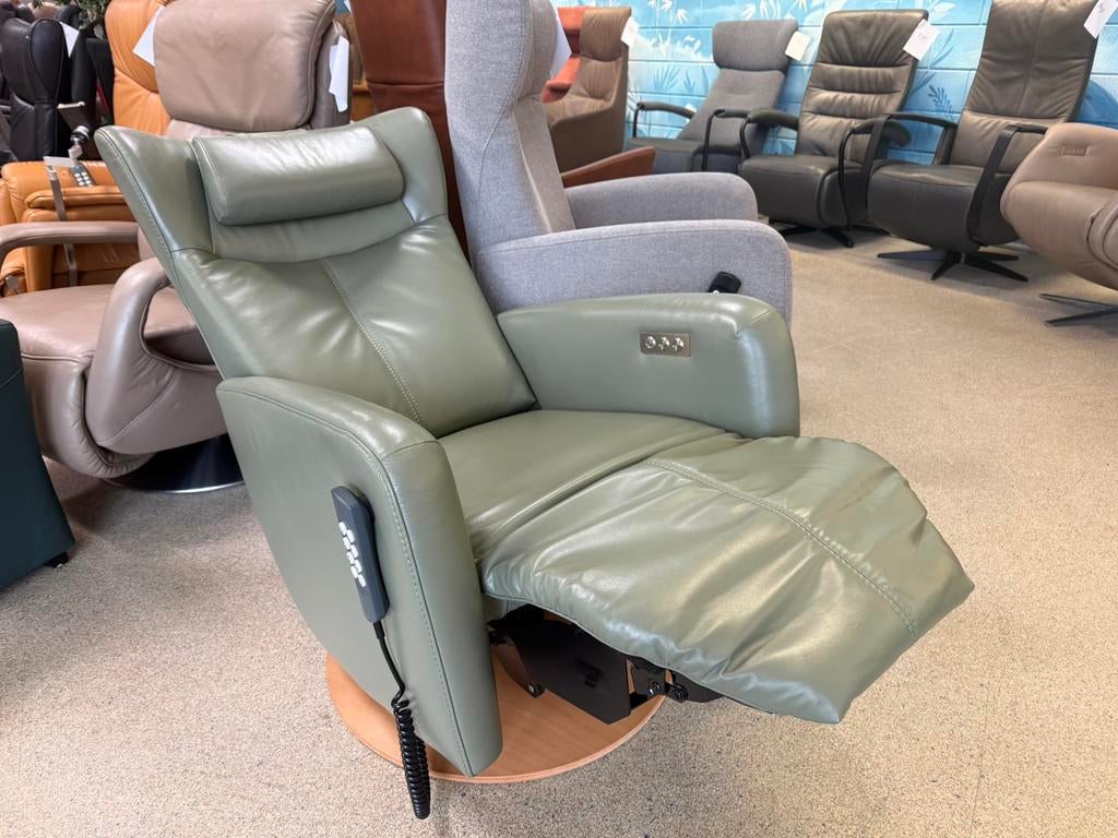 Met alle extra opties Prominent sta op fauteuil relax stoel, Ophalen of Verzenden, Zo goed als nieuw, Leer, Gratis bezorging regio Utrecht met garantie