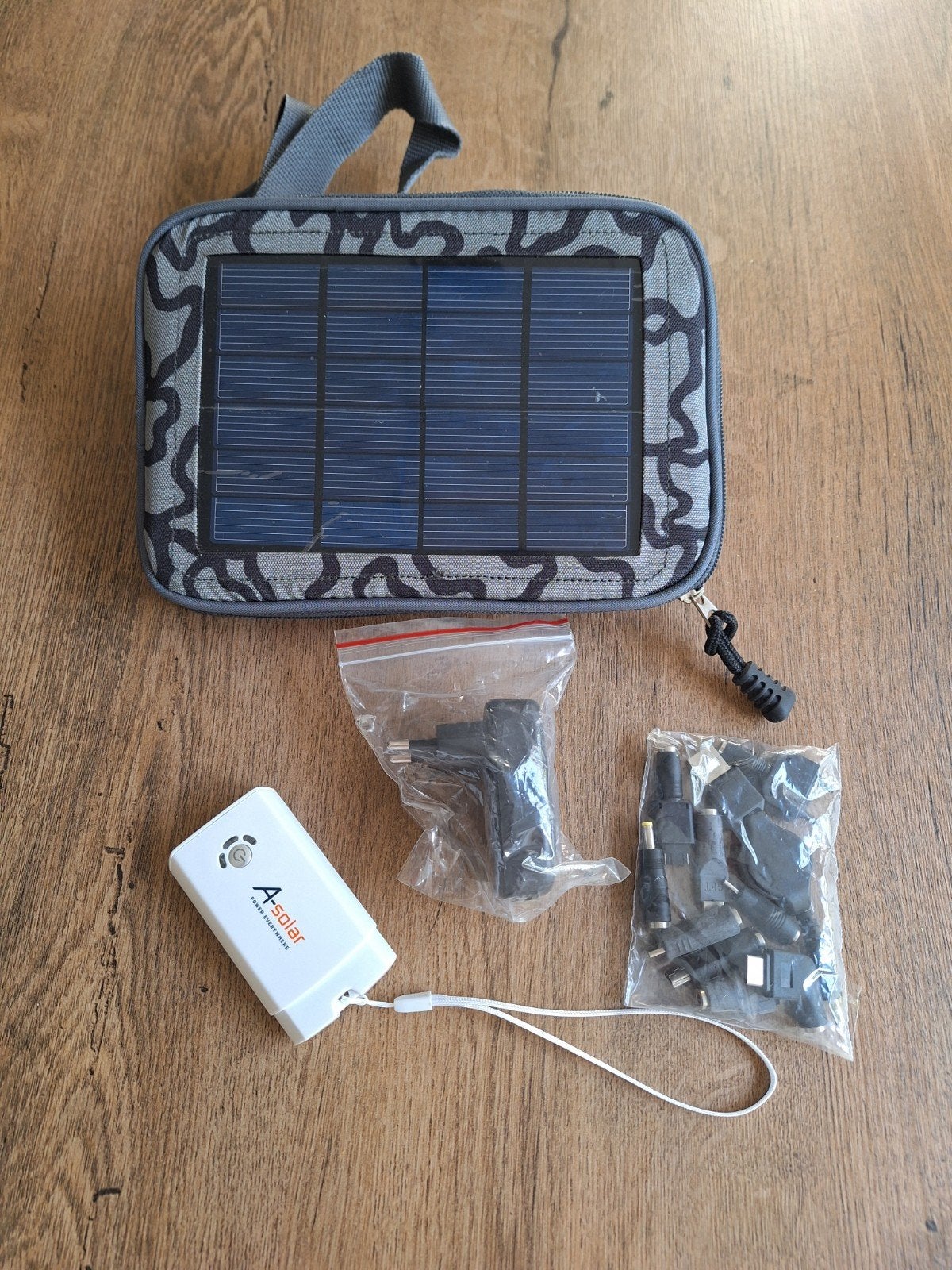 A-Solar Power Everywhere Solar Oplader met Powerbank, Ophalen, Zo goed als nieuw, A-Solar