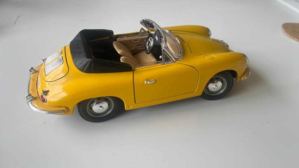 Porsche 356B Cabriolet Geel - Bburago, Ophalen of Verzenden, Zo goed als nieuw, Auto, Overige merken