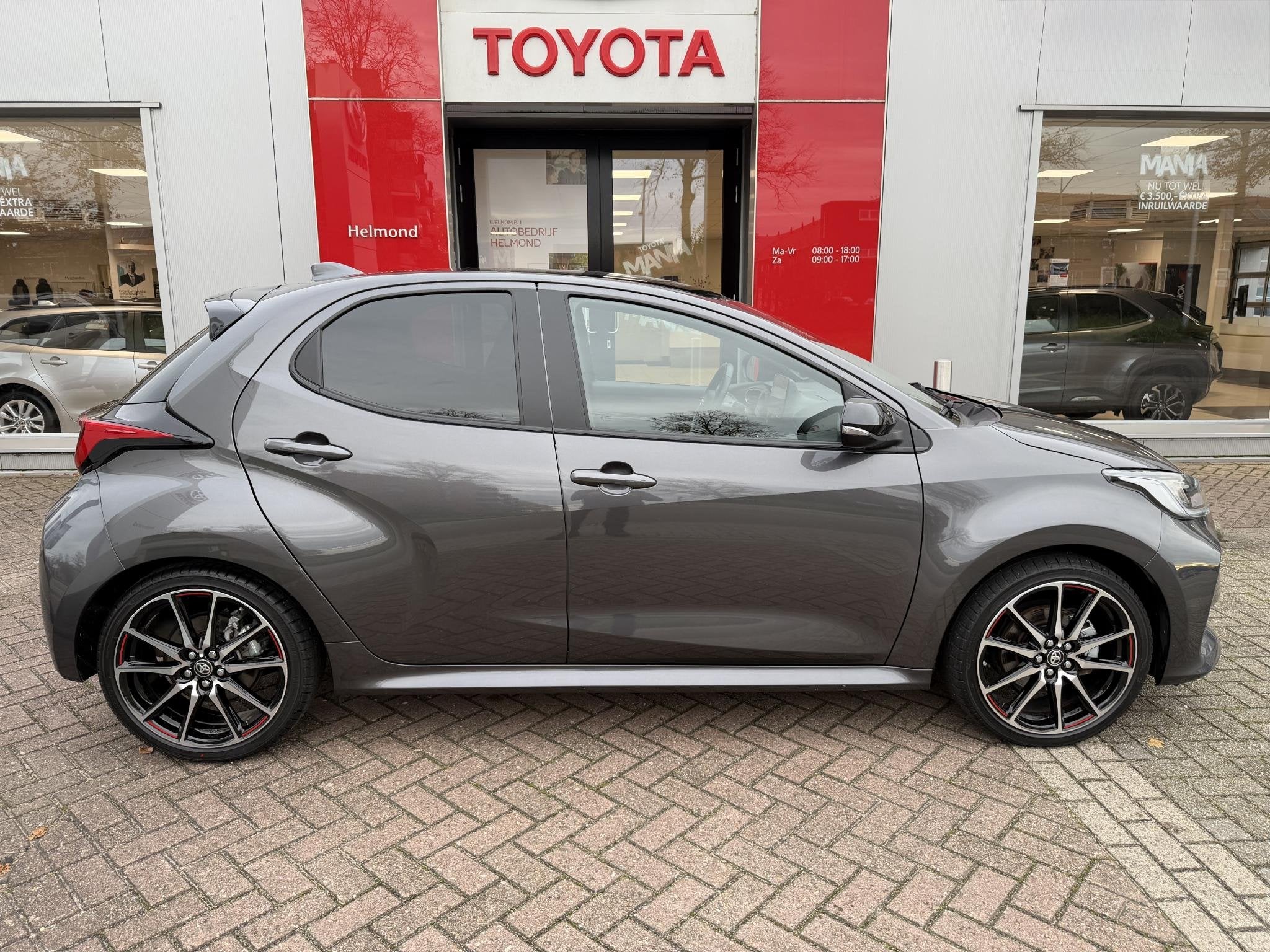 Toyota Yaris 1.5 Hybrid GR Sport Premium Pakket | Pano | JBL, Auto's, Toyota, Dealer onderhouden, 450 kg, Gebruikt, Euro 6