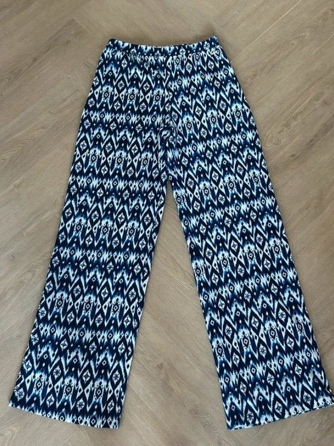 Revelation | maat Medium | Blauwe meerkleurige zomerbroek, Kleding | Dames, Maat 38/40 (M), Blauw, Ophalen of Verzenden, Zo goed als nieuw