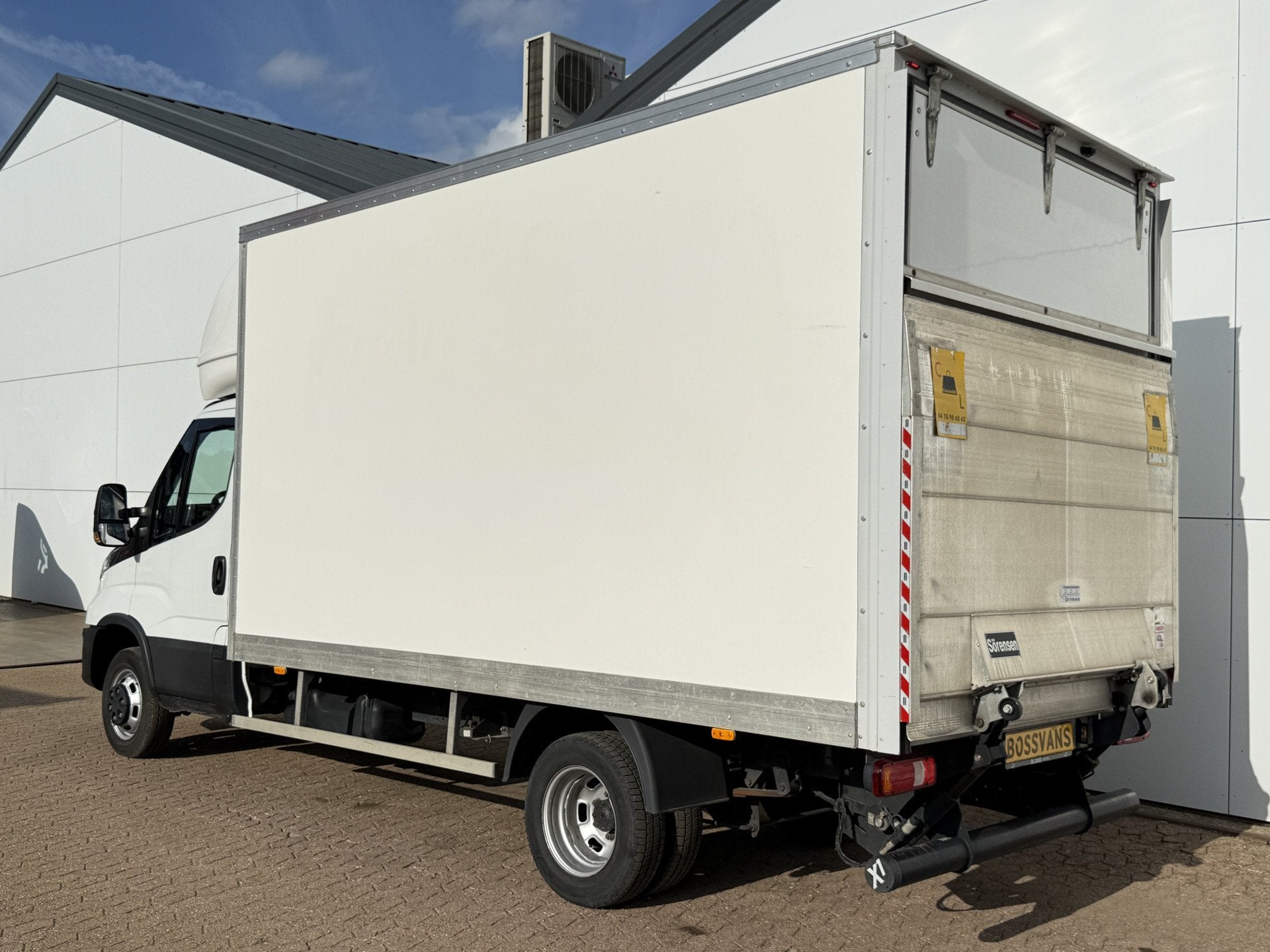 Iveco Daily 35C16 3.0 160PK Bakwagen Laadklep Zijdeur Camera, Auto's, Zwart, 4 cilinders, Iveco, 160 pk
