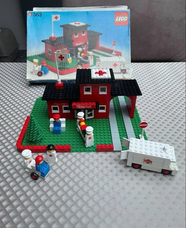 Vintage LEGO 363 Ziekenhuis met doos en figuren, Ophalen of Verzenden, Gebruikt, Overige merken