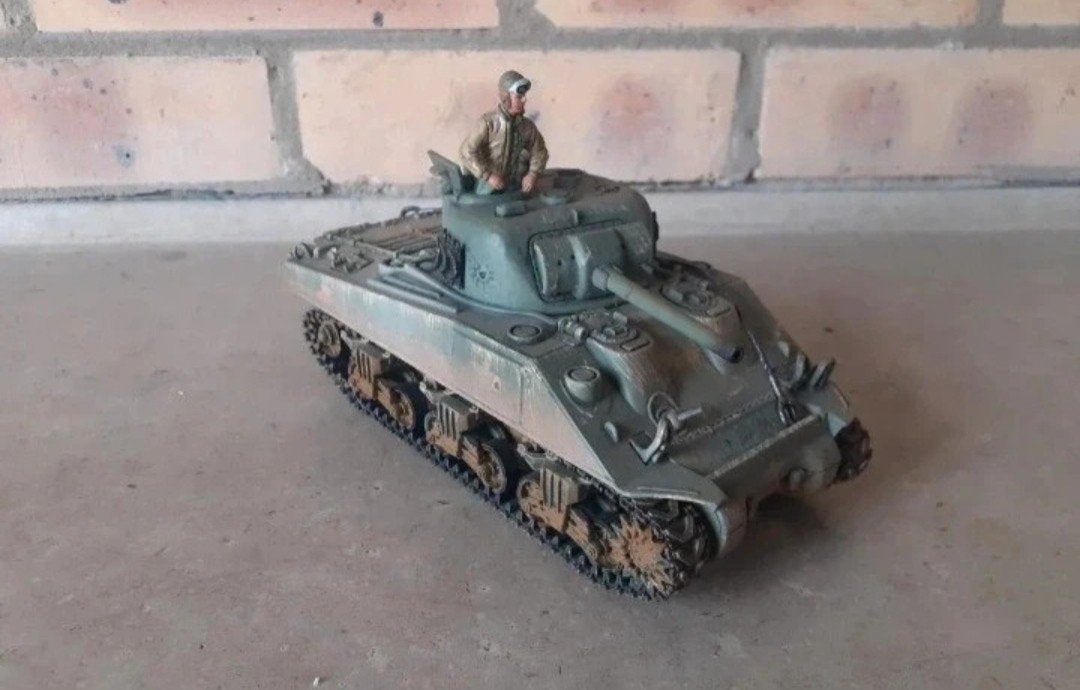 Unimax Die Cast US M 4 Sherman Tank 1944 With Commander, Hobby en Vrije tijd, Modelbouw | Radiografisch | Overige, Ophalen of Verzenden