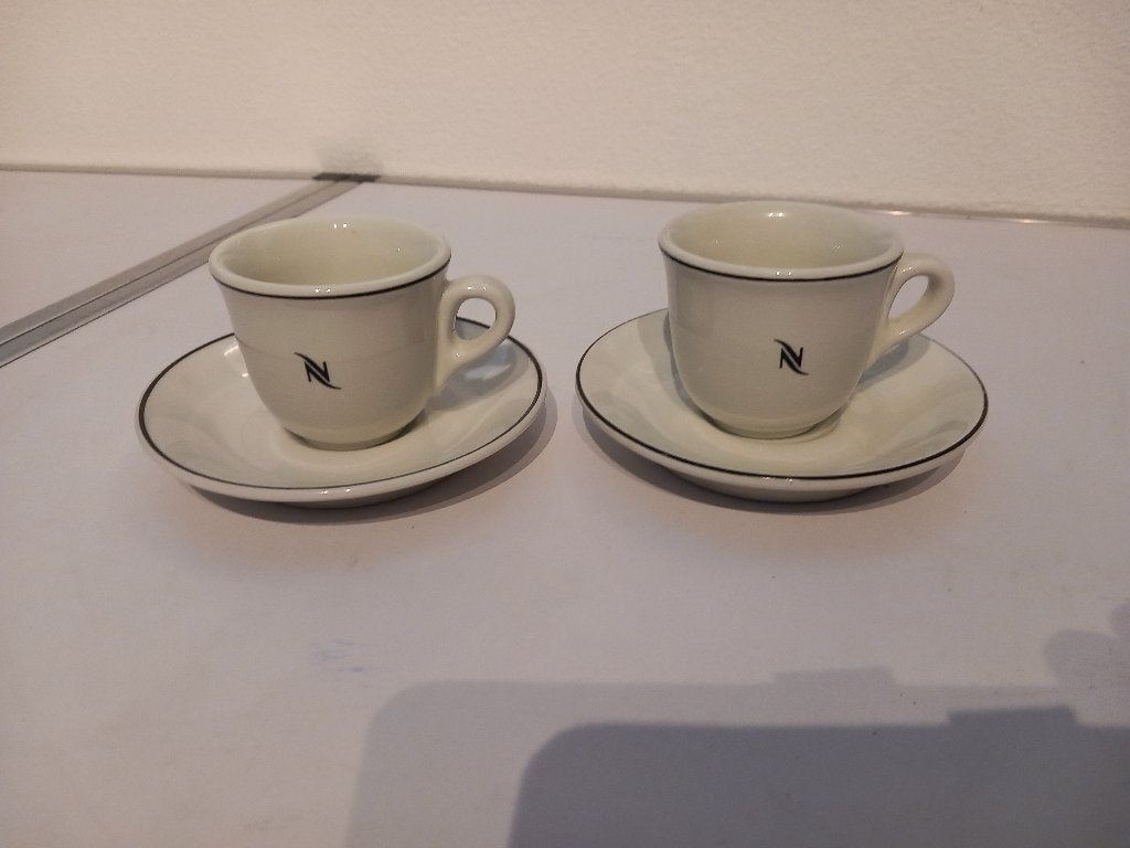Nespresso kop en schotels, Keramiek, Ophalen of Verzenden, Zo goed als nieuw, Overige stijlen