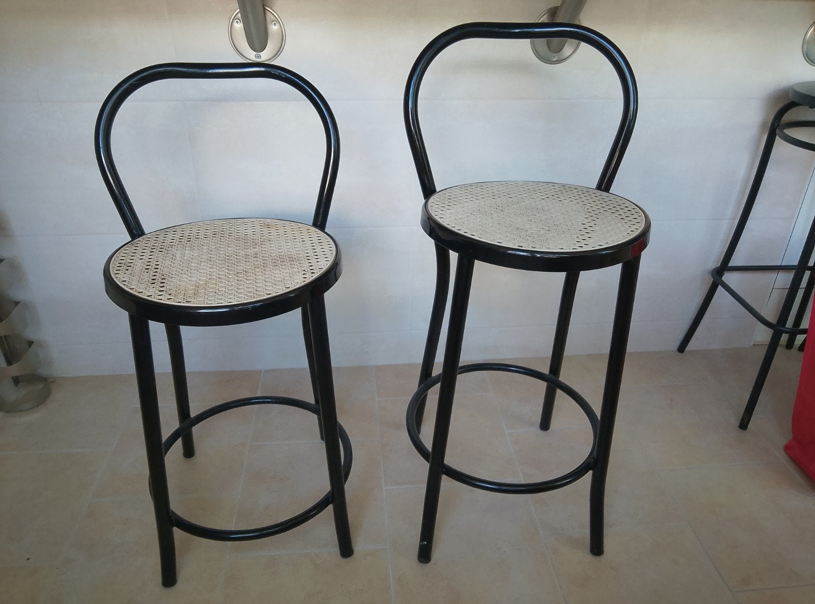 twee tuin/barstoelen 80&85 cm hoog gratis, 2 krukken, Ophalen, 60 tot 90 cm