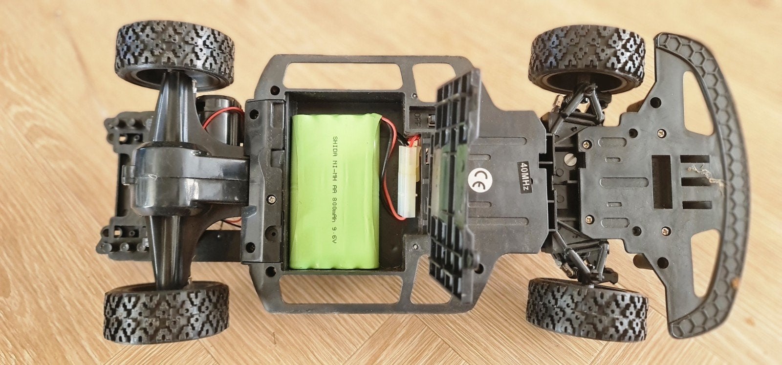 RC Auto met afstandsbediening en oplader, Elektro, Gebruikt, Ophalen of Verzenden, Auto onroad