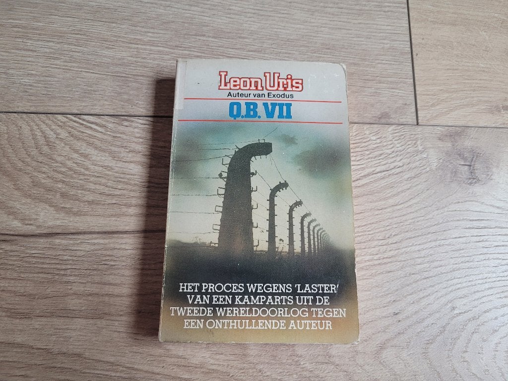 Q.B. VII - Leon Uris ~ HH8087, Boeken, Ophalen of Verzenden, Tweede Wereldoorlog, Gelezen, Leon Uris