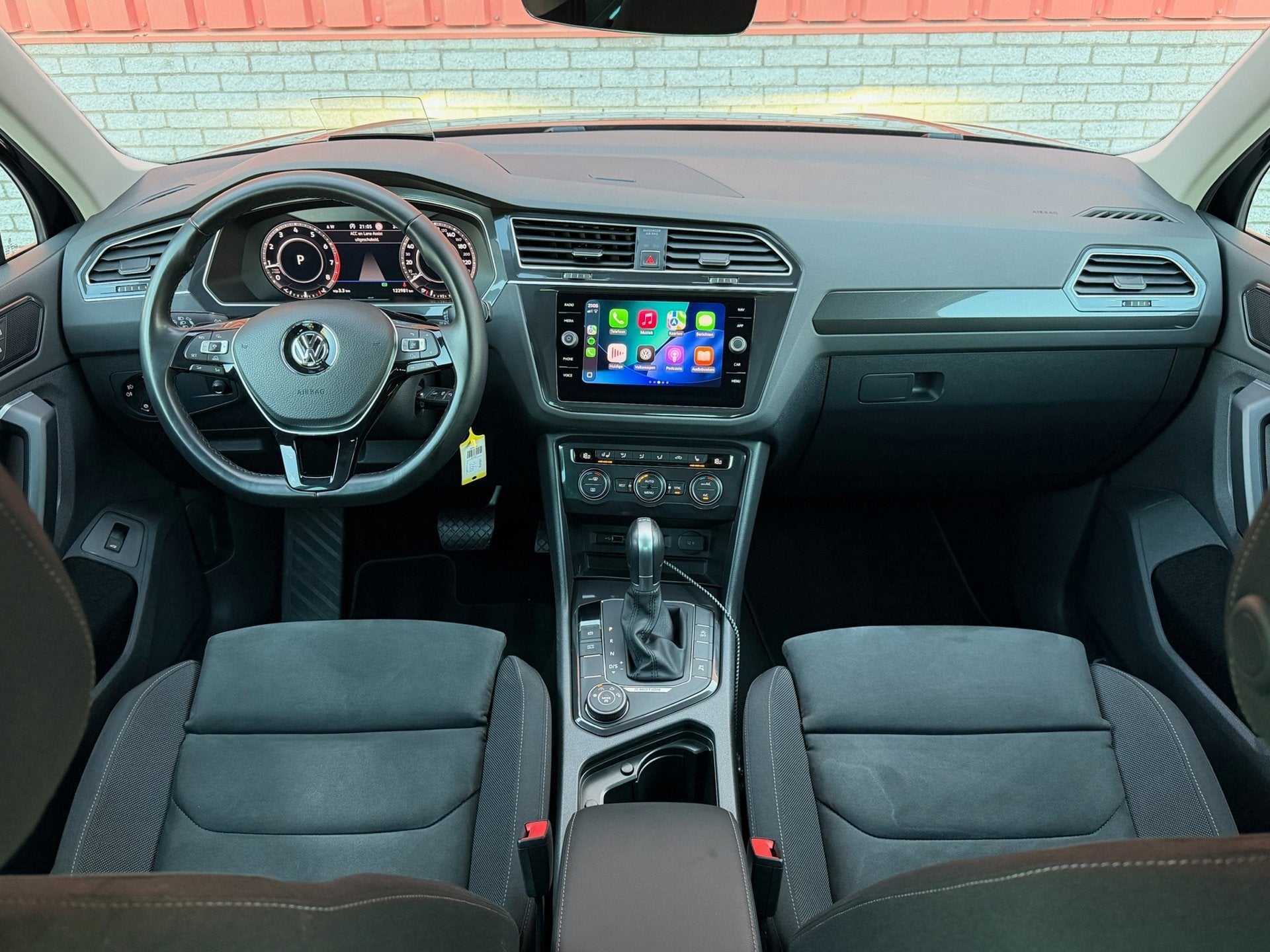 Volkswagen TIGUAN 2.0 TSI 4Motion Pano Virtual 360 HUD Carpl, Automaat, Gebruikt, 4 cilinders, 1984 cc