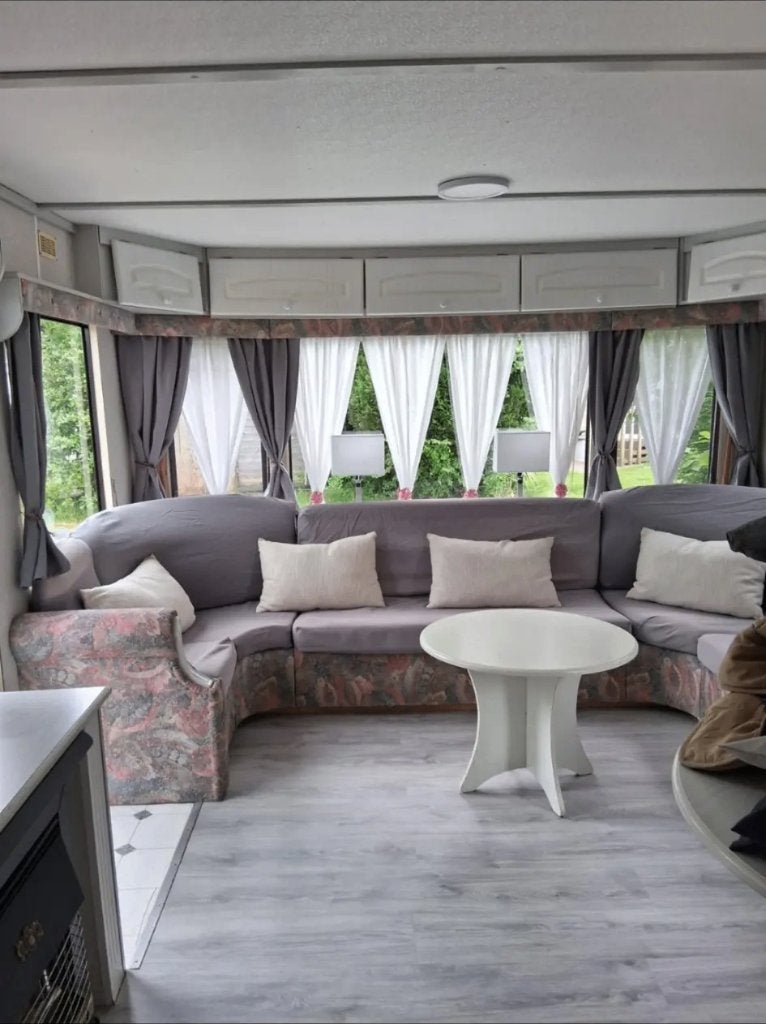 Stacaravan aan het meer bij Breskens, Zeeland, Caravans en Kamperen