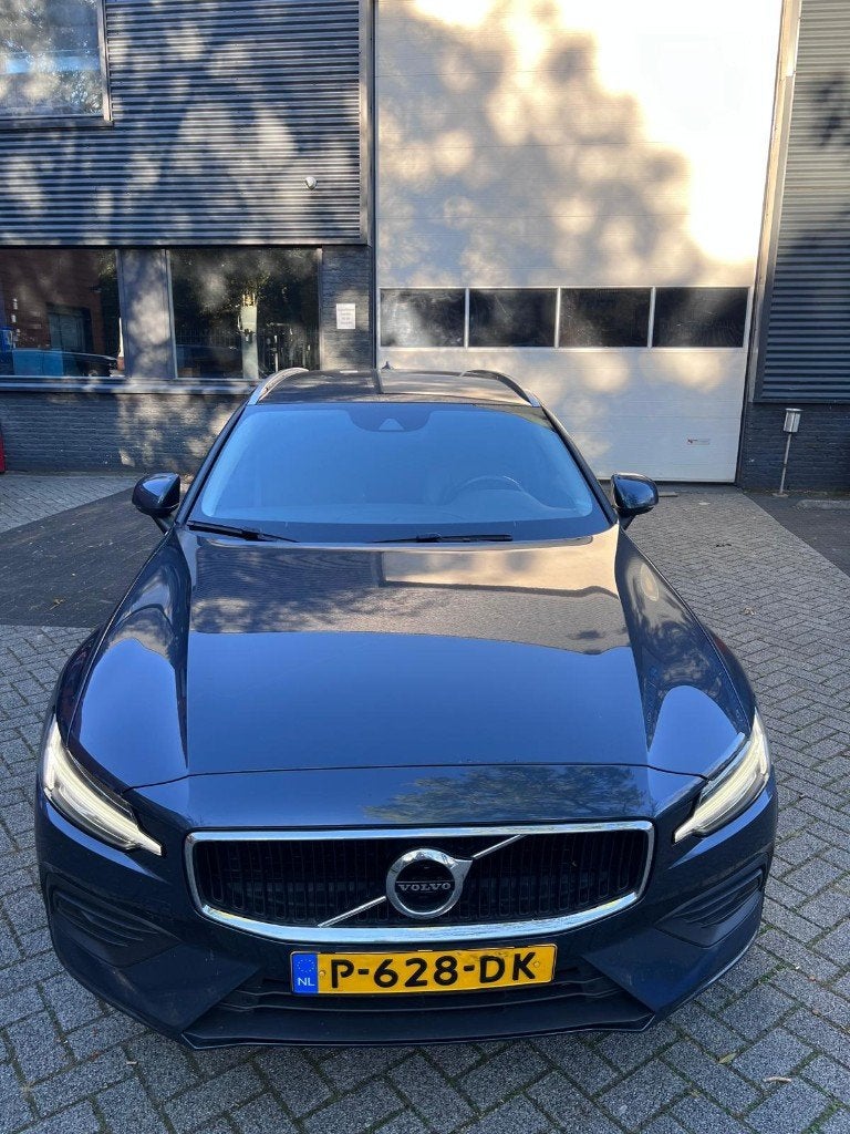 Volvo V60 B4 197pk Geartronic Mild Hybrid 2022 Blauw, Auto's, 1800 kg, Zwart, 4 cilinders, 1969 cc