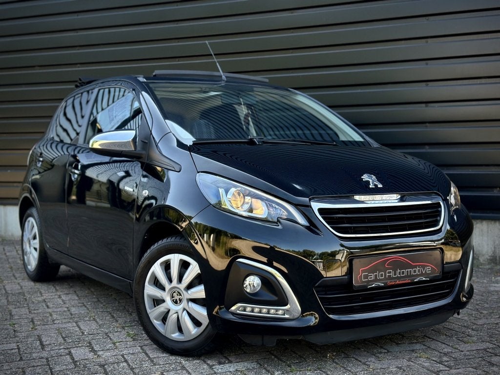 Peugeot 108 Top Style 5DEURS|CRUISE|AIRCO|CAMERA|STOELVERW|C, Gebruikt, Euro 6, 4 stoelen, Zwart