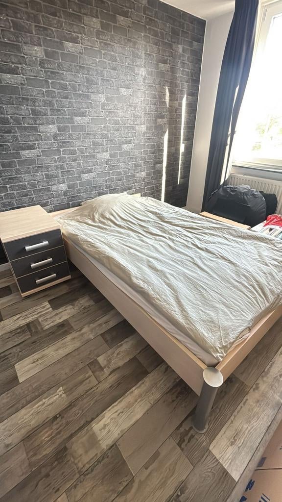 Bed, nachtkastje, Kledingkast (als set), Ophalen, Zo goed als nieuw, Twijfelaar, Modern