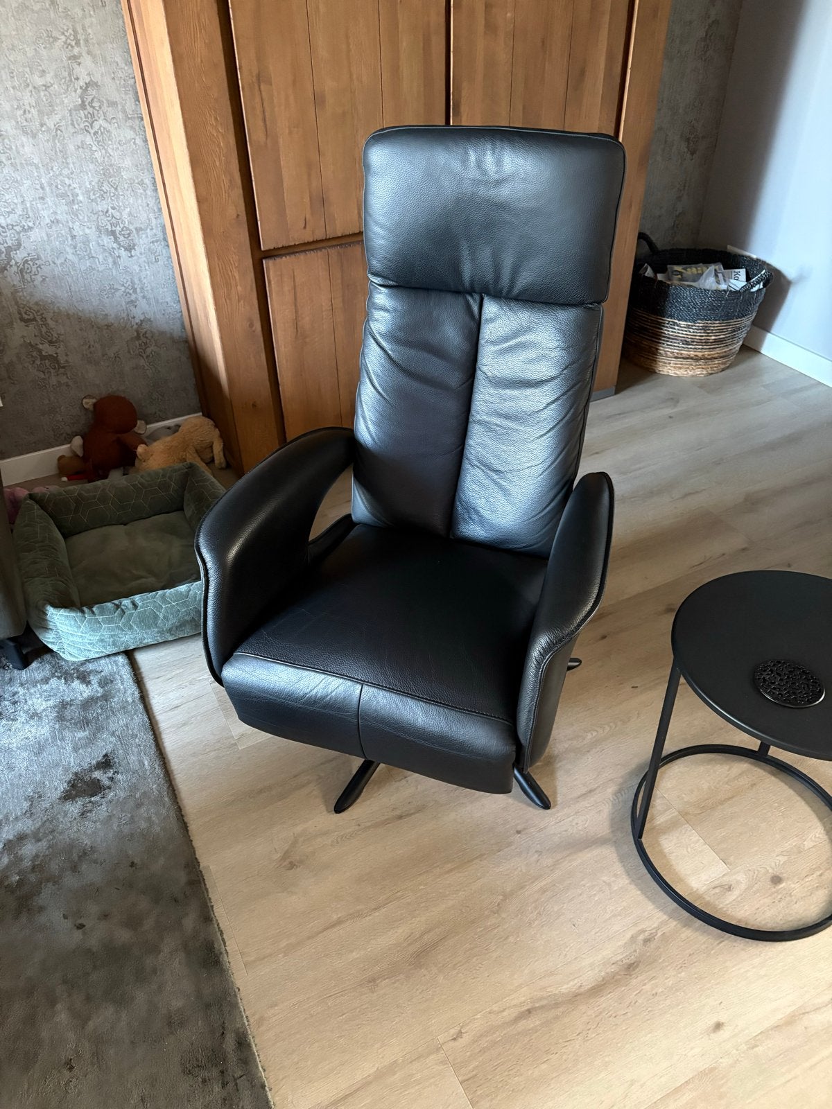 Zwarte leren relaxfauteuil - Comfortabel en verstelbaar, Ophalen, Gebruikt, 50 tot 75 cm, Leer