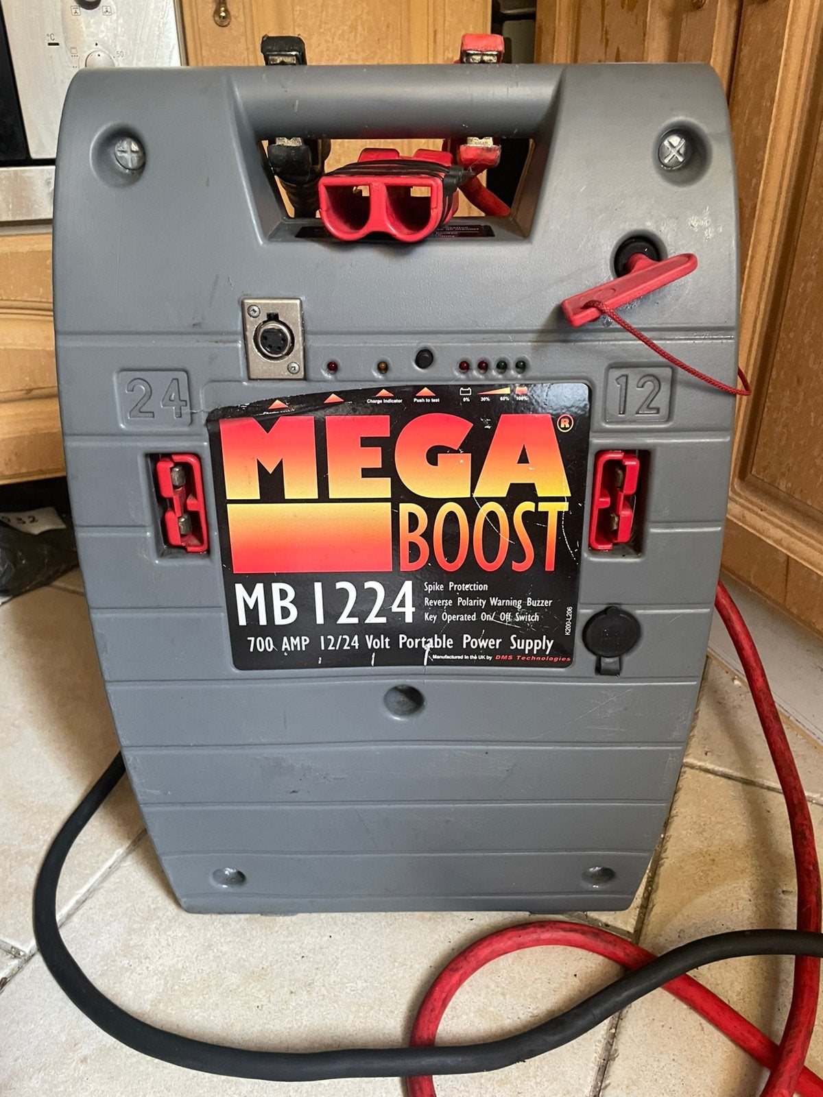 Mega boost te koop MB1224 700AMP 12/24, Ophalen, Zo goed als nieuw