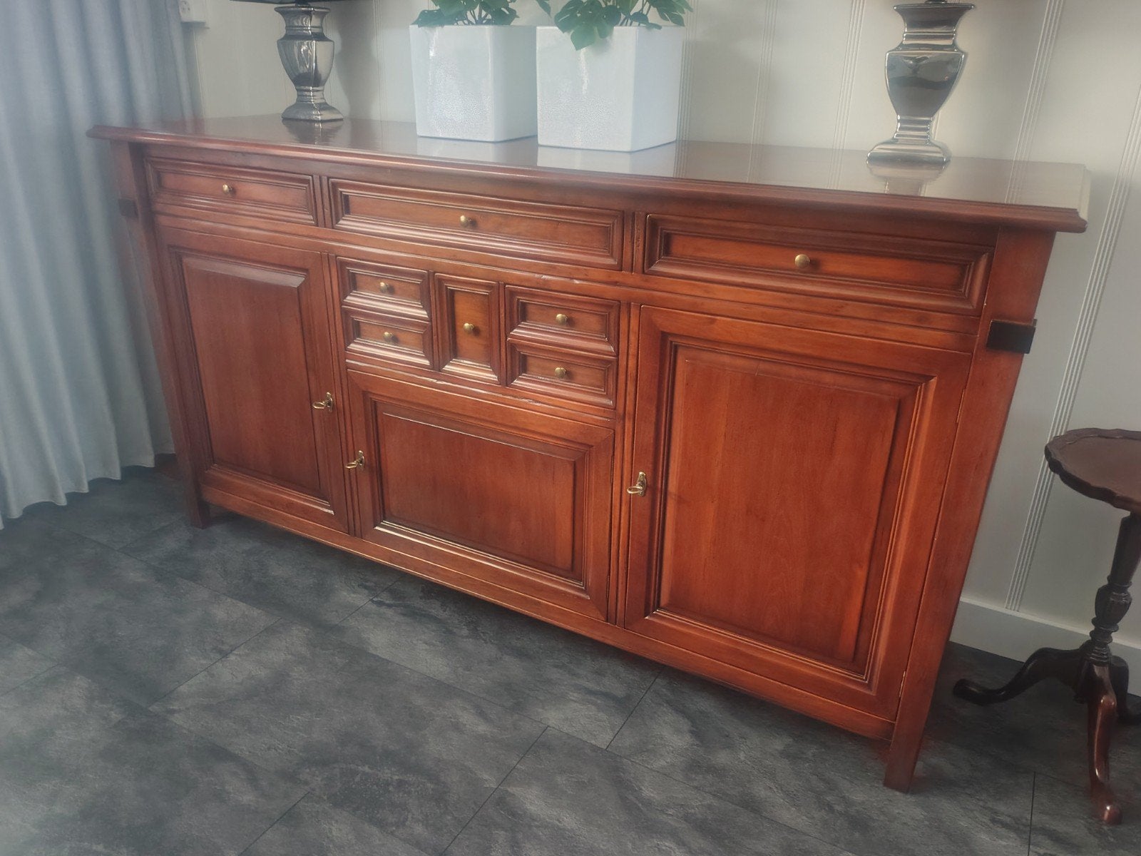 Donker kersen dressoir, italiaans fabrikaat., Ophalen, Met deur(en), 150 tot 200 cm, Zo goed als nieuw