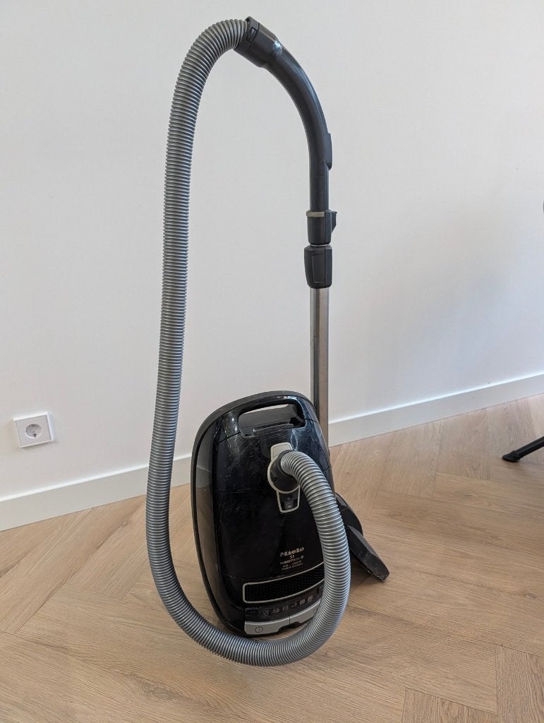 Miele S8 stofzuiger 2200W DEFECT, Witgoed en Apparatuur, Stofzuigers, Geschikt voor harde vloeren, Miele, 2000 watt of meer, Niet werkend