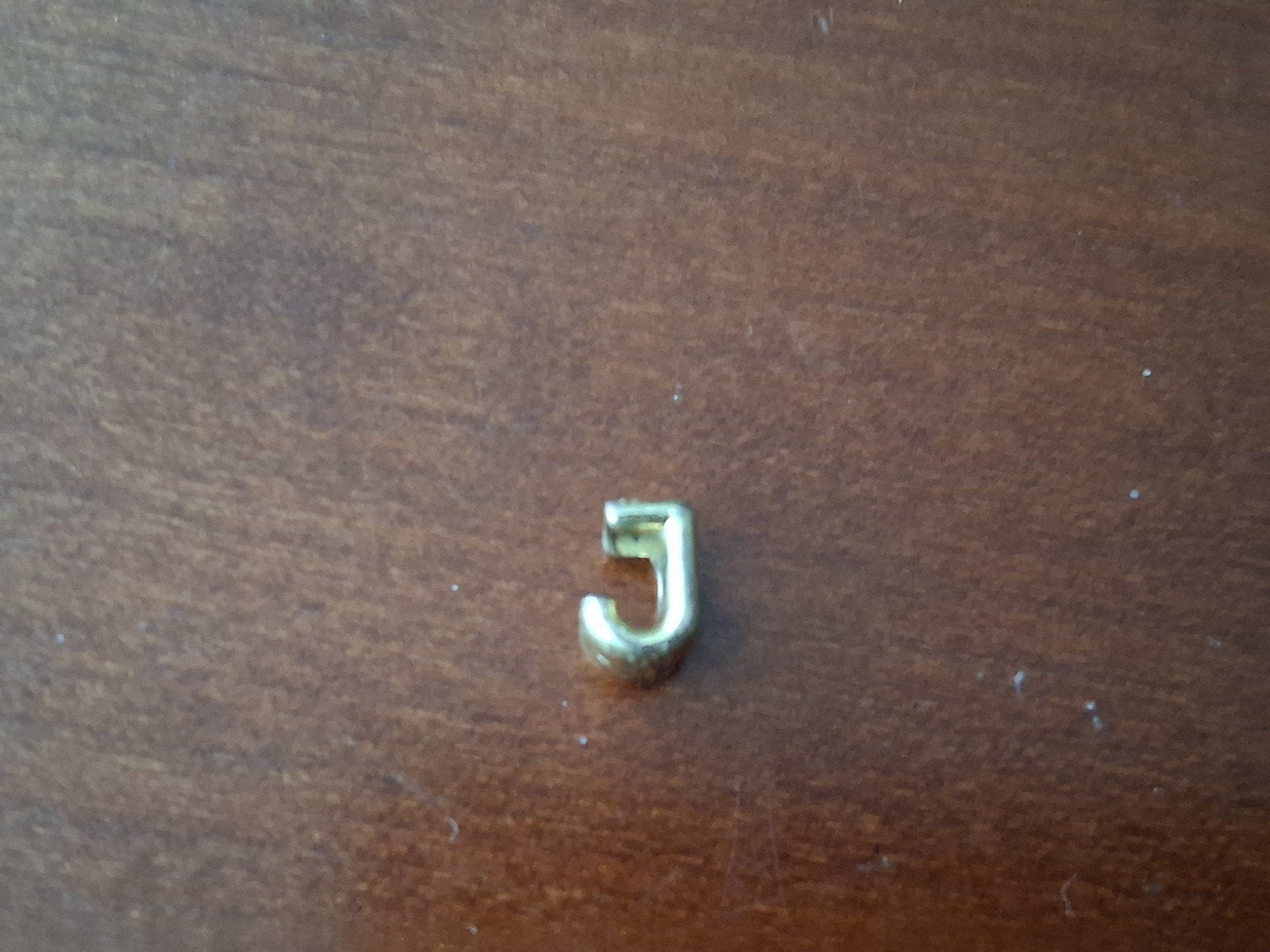 Pandora Goudkleurige Letter J Bedel - ALE, Sieraden, Tassen en Uiterlijk, Overige materialen, Pandora, Ophalen of Verzenden, Zo goed als nieuw