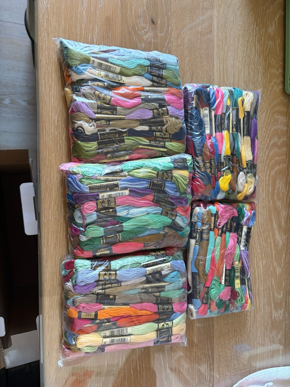 DMC borduurgaren - 50 zakjes, Ophalen of Verzenden, Nieuw, Handborduren, Borduurgaren of Zijde