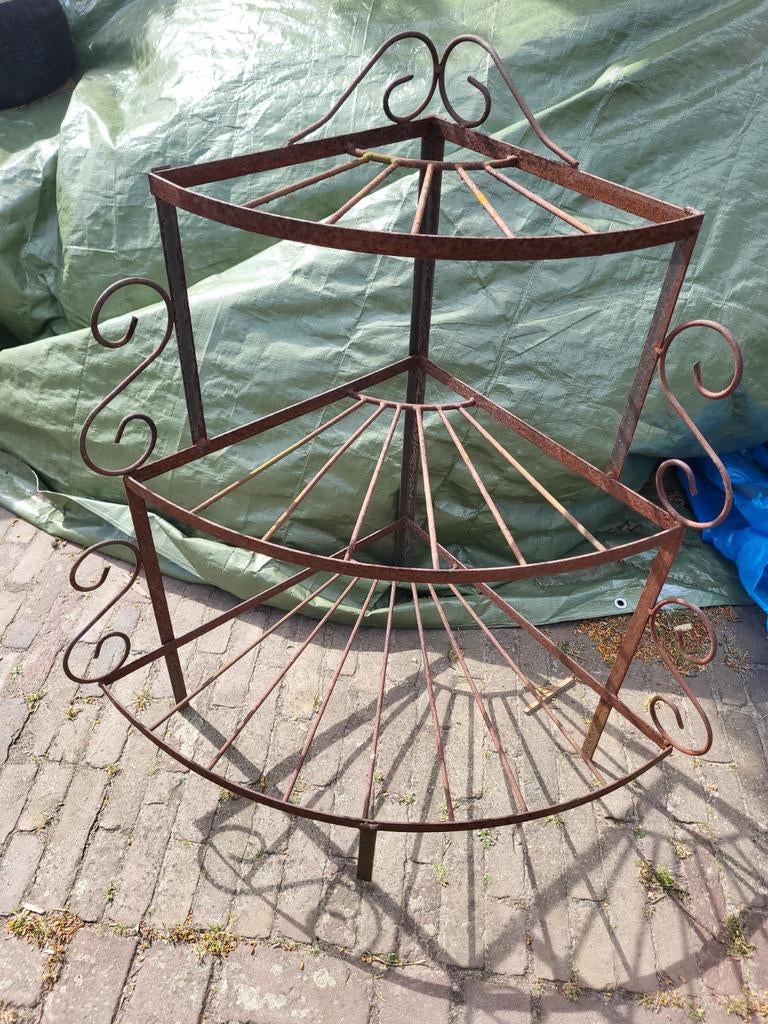 Sierlijke Plantentafel / Plantenrek Hoekmodel - 88cm Hoog, Ophalen, Gebruikt, Binnen, Metaal