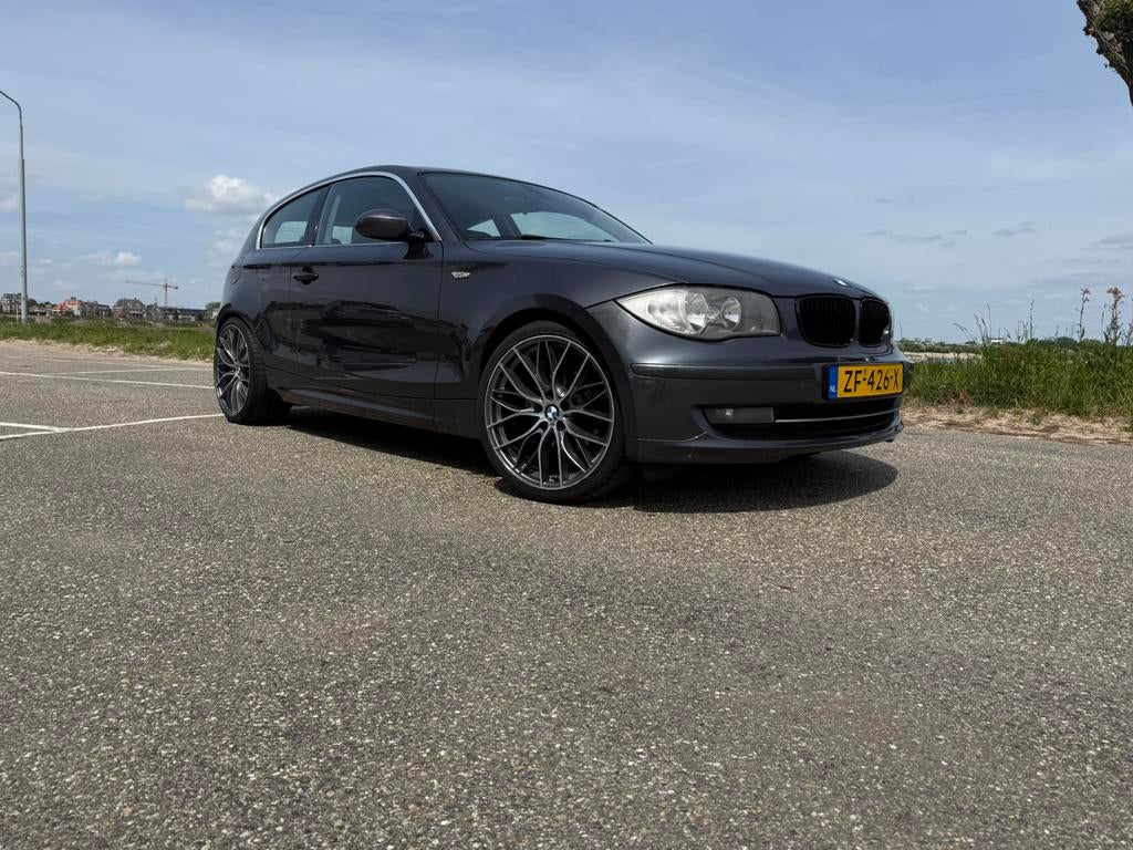 BMW 1-Serie 2.0 118I 3DR 2008 Grijs 19 inch breedset, 1-Serie, Achterwielaandrijving, 1995 cc, 1200 kg
