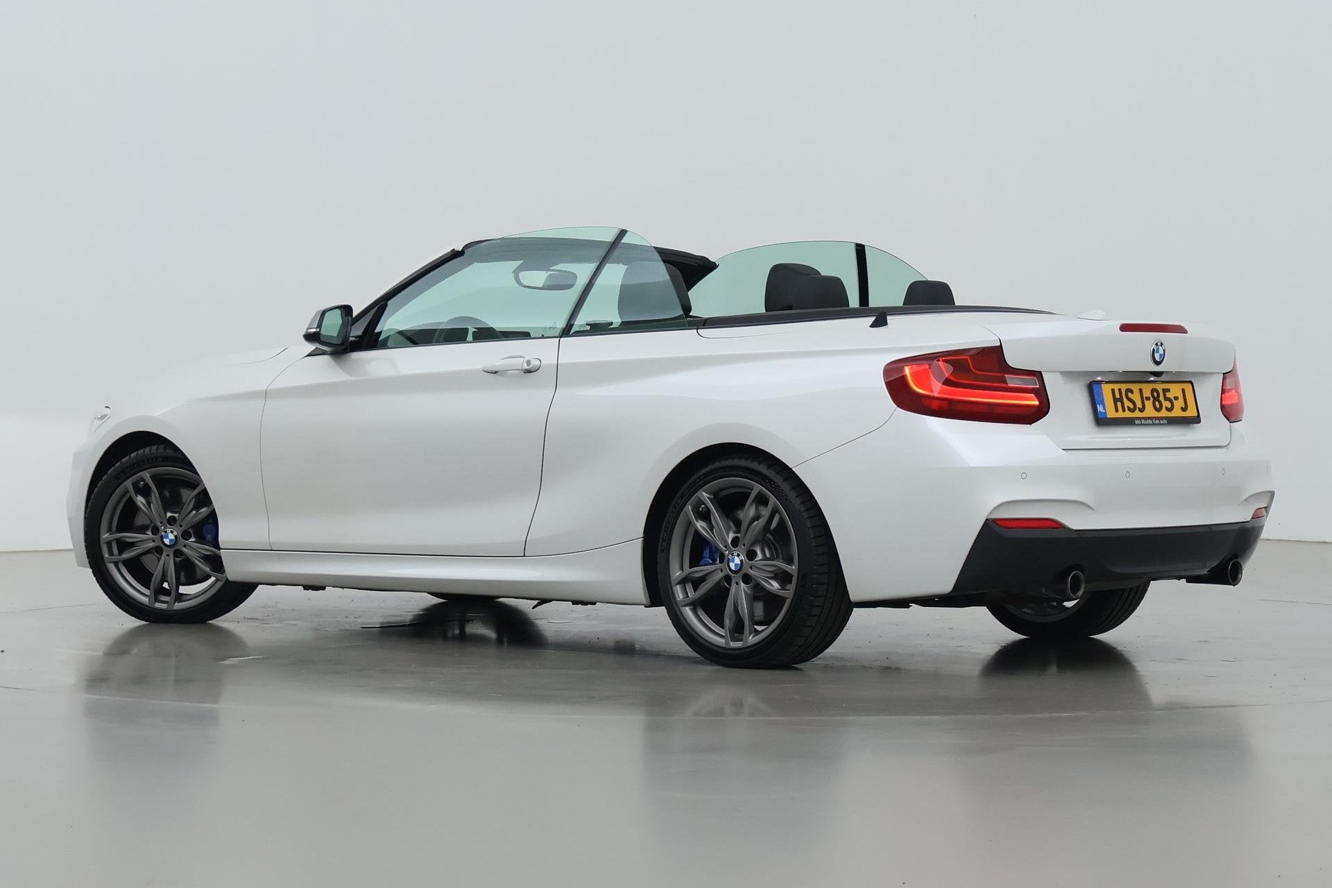 BMW 2-serie Cabrio M235i xDrive | 327Pk! | M-Sport | harman/, Auto's, Automaat, Gebruikt, Cabriolet, 4 stoelen