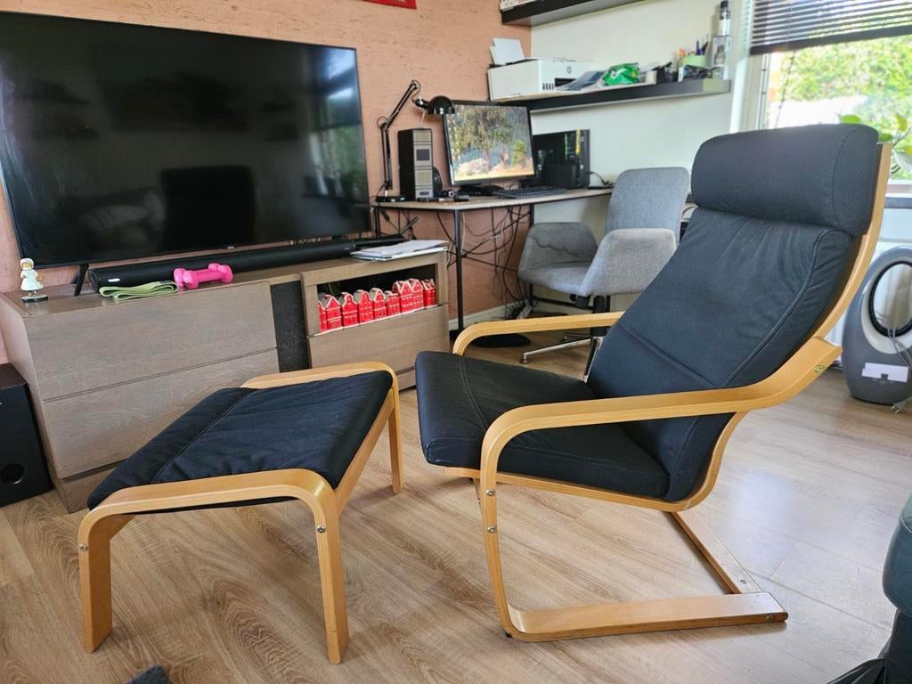 Ikea Pöang stoel met voetenbank - Inbusbout dol, Huis en Inrichting, Stoelen, Ophalen, Gebruikt, Zwart, Stof