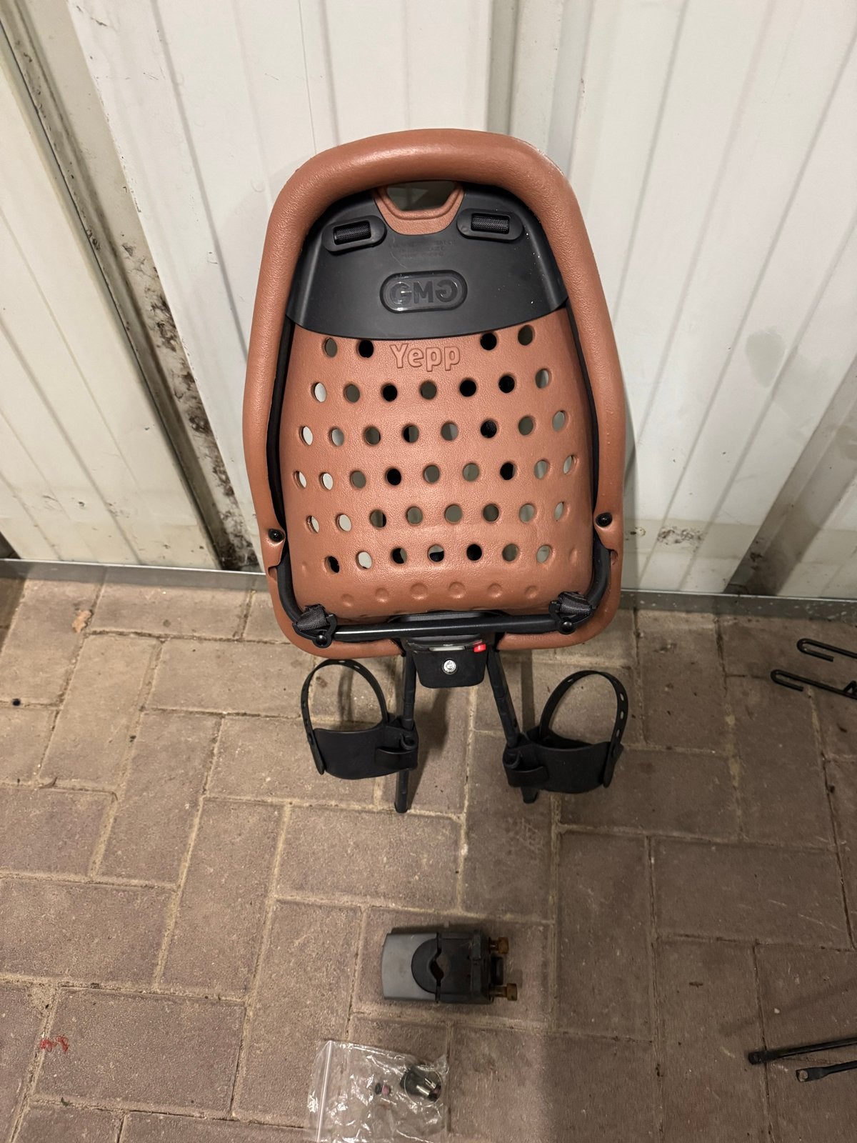 Voorzitje Thule Yepp mini bruin, Fietsen en Brommers, Fietsaccessoires | Fietsstoeltjes, Ophalen, Achterzitje, 9 t/m 18 kg, Gebruikt