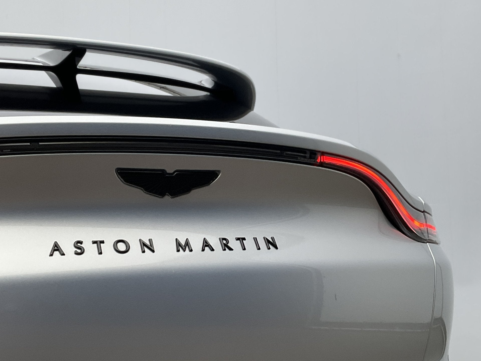 Foto 20 van Aston Martin Dbx 4.0 V8 360 Memory Stoelverw/koeling Sfeer