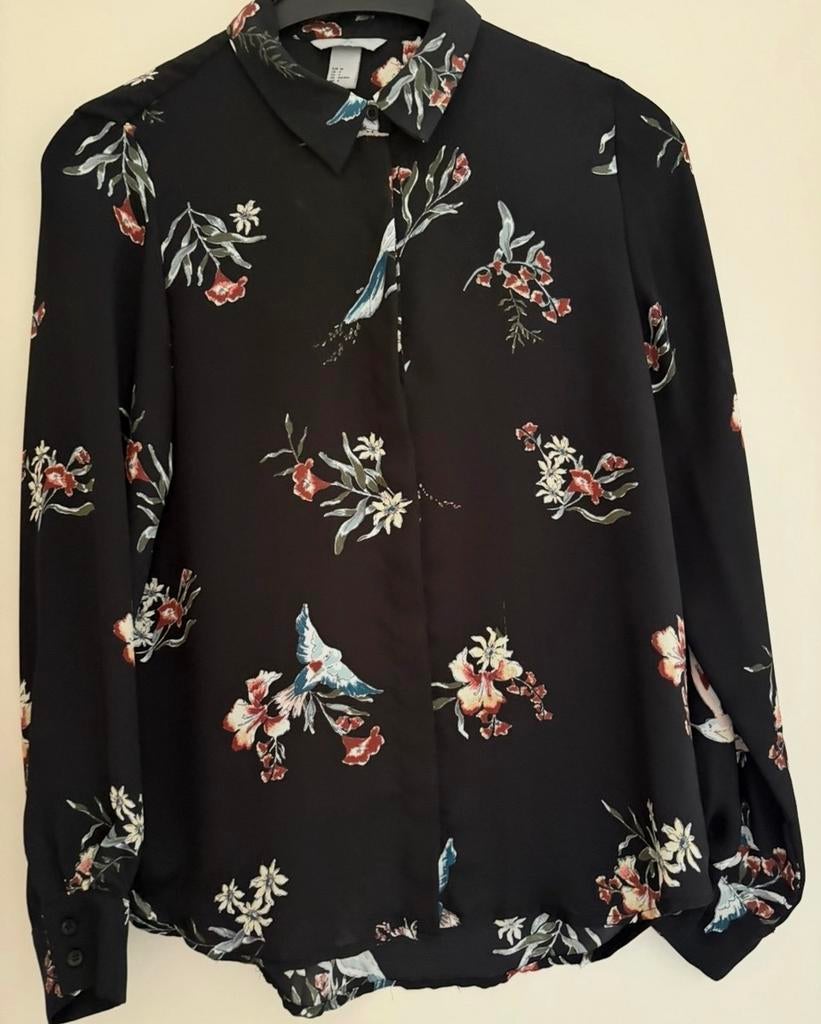 Zwarte blouse met bloemenprint en vogels 36, Ophalen of Verzenden, Zo goed als nieuw, Maat 36 (S), Zwart