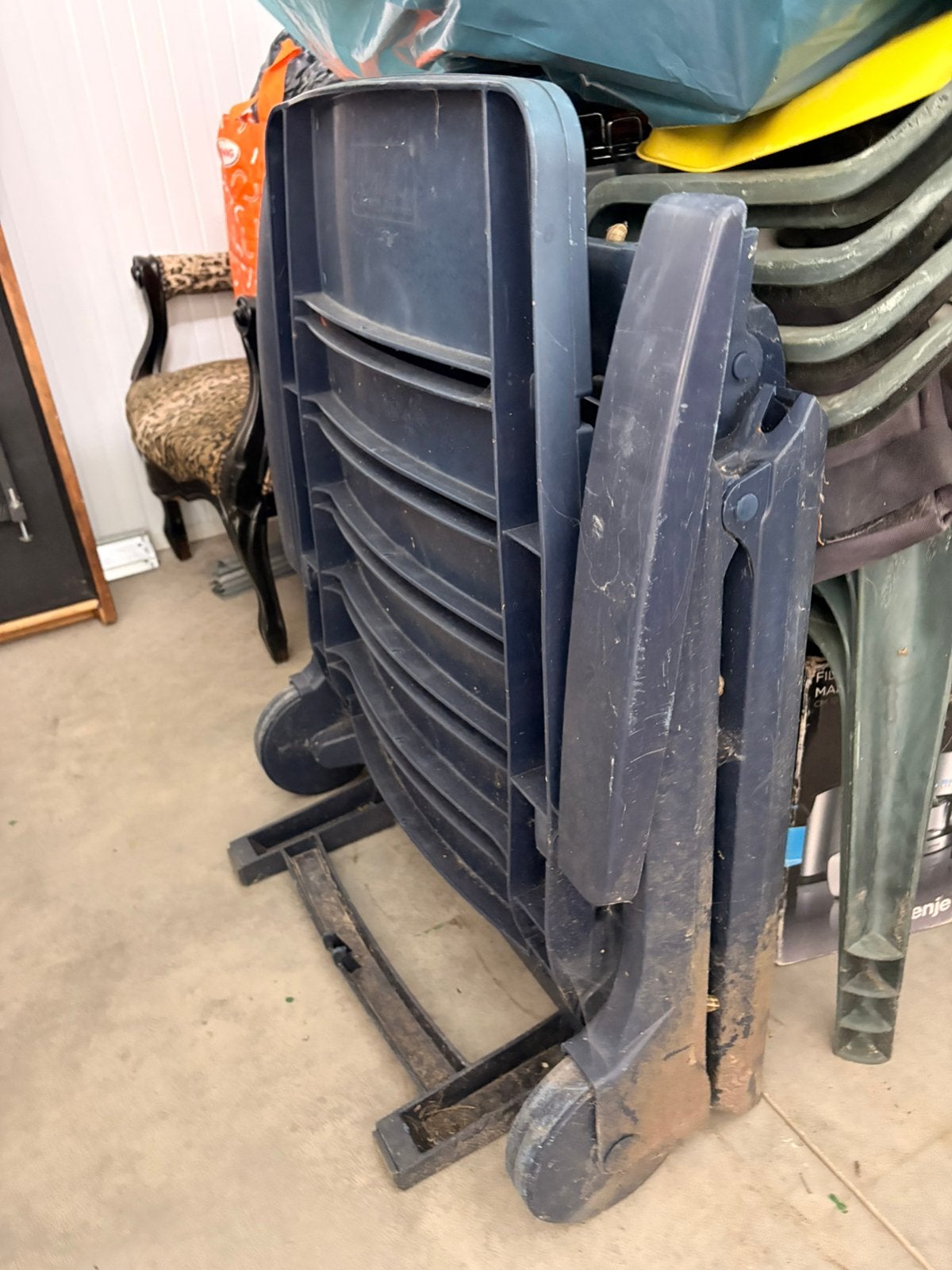 2 ligbedden met bijbehorende kussen., Ophalen, Gebruikt, Kunststof