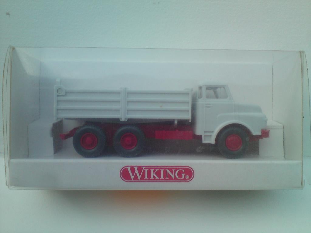 Wiking Man hauber 3 zijden kipper. licht grijs / rood. nieuw, Ophalen of Verzenden, Nieuw, Bus of Vrachtwagen, Wiking