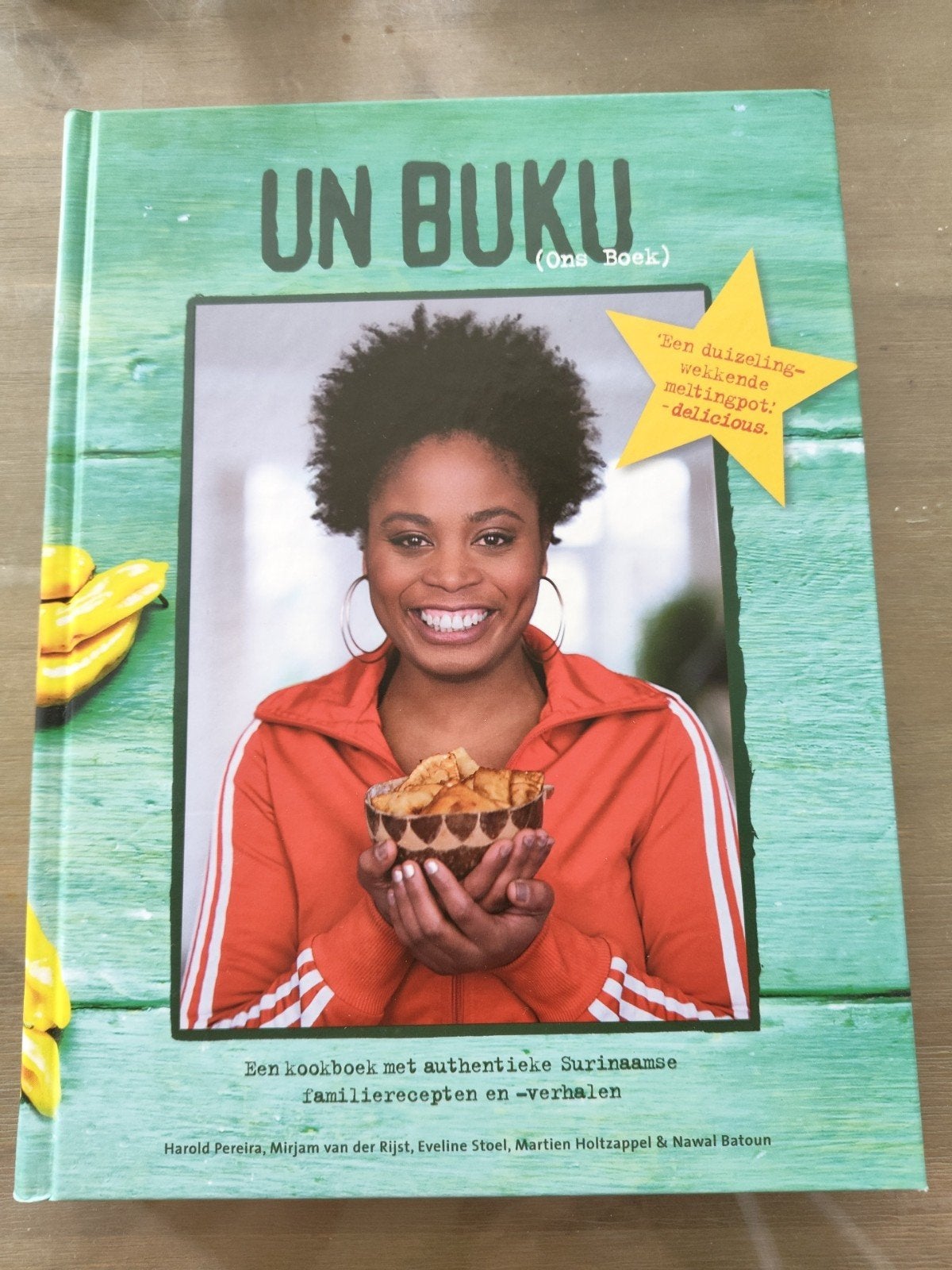 Surinaams kookboek van Mirjam Rijst - Un Buku, Boeken, Kookboeken, Ophalen of Verzenden, Zo goed als nieuw, Mirjam Rijst; Nawal Batoun; Harold Pereira; Martien Holtzappe...