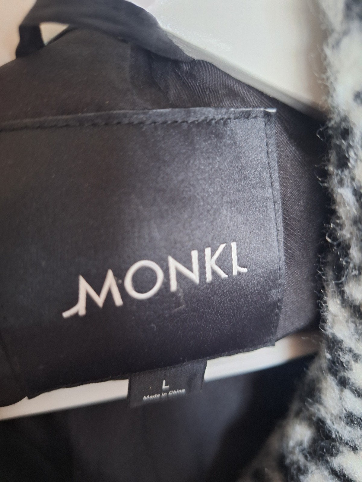 Monki jas met pied de poule ruitpatroon, maat L, Ophalen of Verzenden