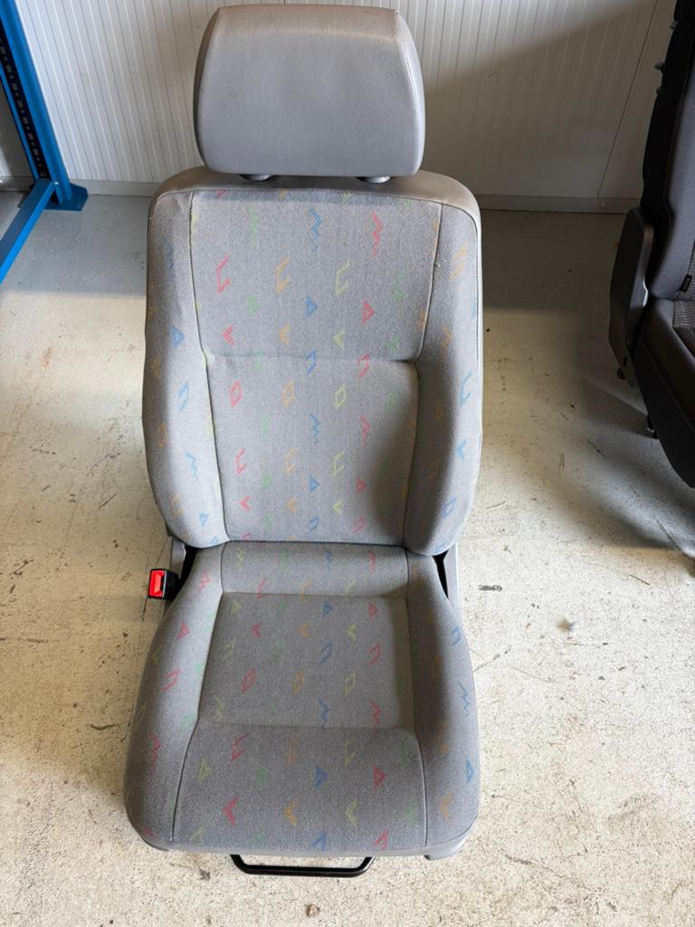 VW T5 TRANSPORTER BESTUURDERSSTOEL STOEL INCA BEKLEDING, Auto-onderdelen, Interieur en Bekleding, Ophalen, Volkswagen