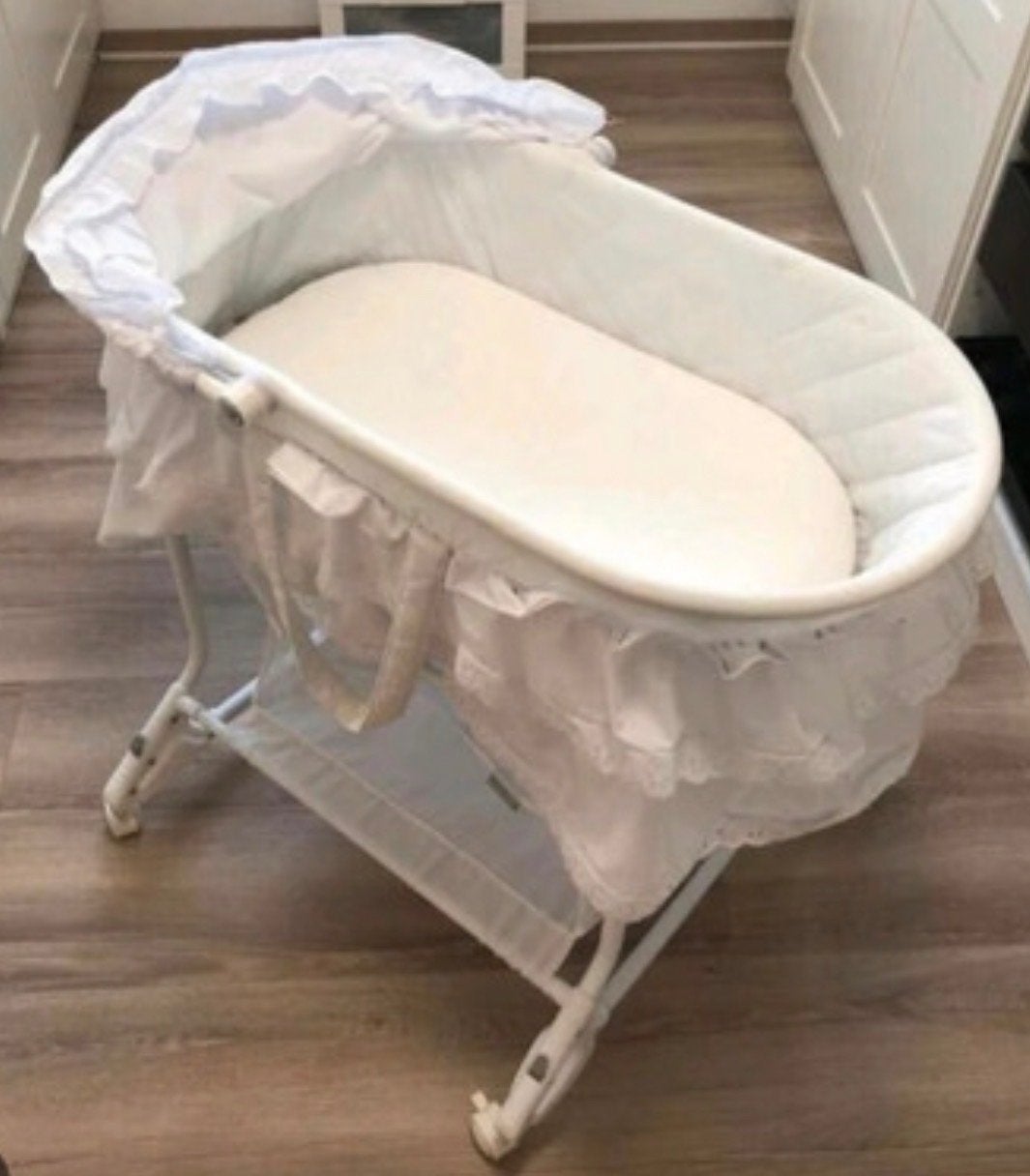 Little World Luxe Bekleed Wiegje met Schommelfunctie - Wit, 70 tot 85 cm, Ophalen of Verzenden, Zo goed als nieuw, Minder dan 140 cm