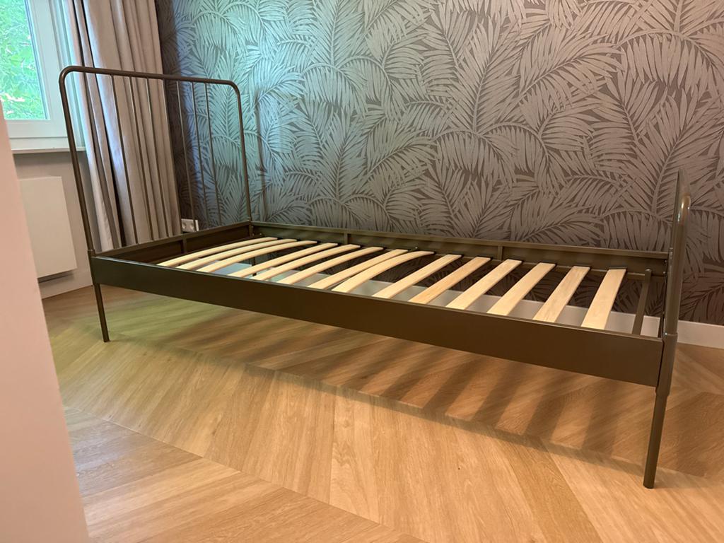 Donker goudkleurig Eenpersoonsbed, evt matras en dekbed, Huis en Inrichting, Slaapkamer | Bedden, Ophalen, 90 cm, Zo goed als nieuw
