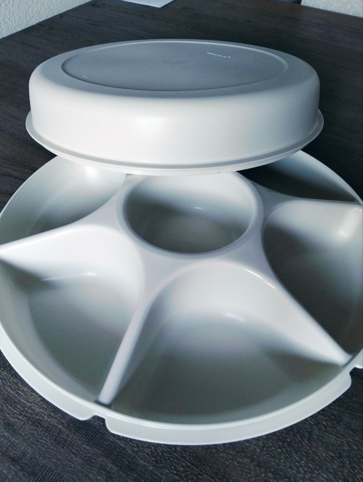 Tupperware Chip & dip serveerschaal met deksel, Huis en Inrichting, Keuken | Tupperware, Ophalen of Verzenden, Zo goed als nieuw
