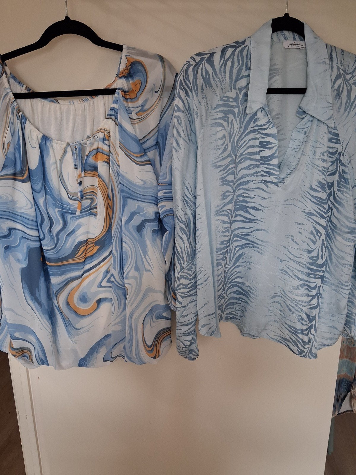 2 blouses: Blauw marmer & Zebraprint, Blauw, Maat 42/44 (L), Ophalen of Verzenden, Onbekend