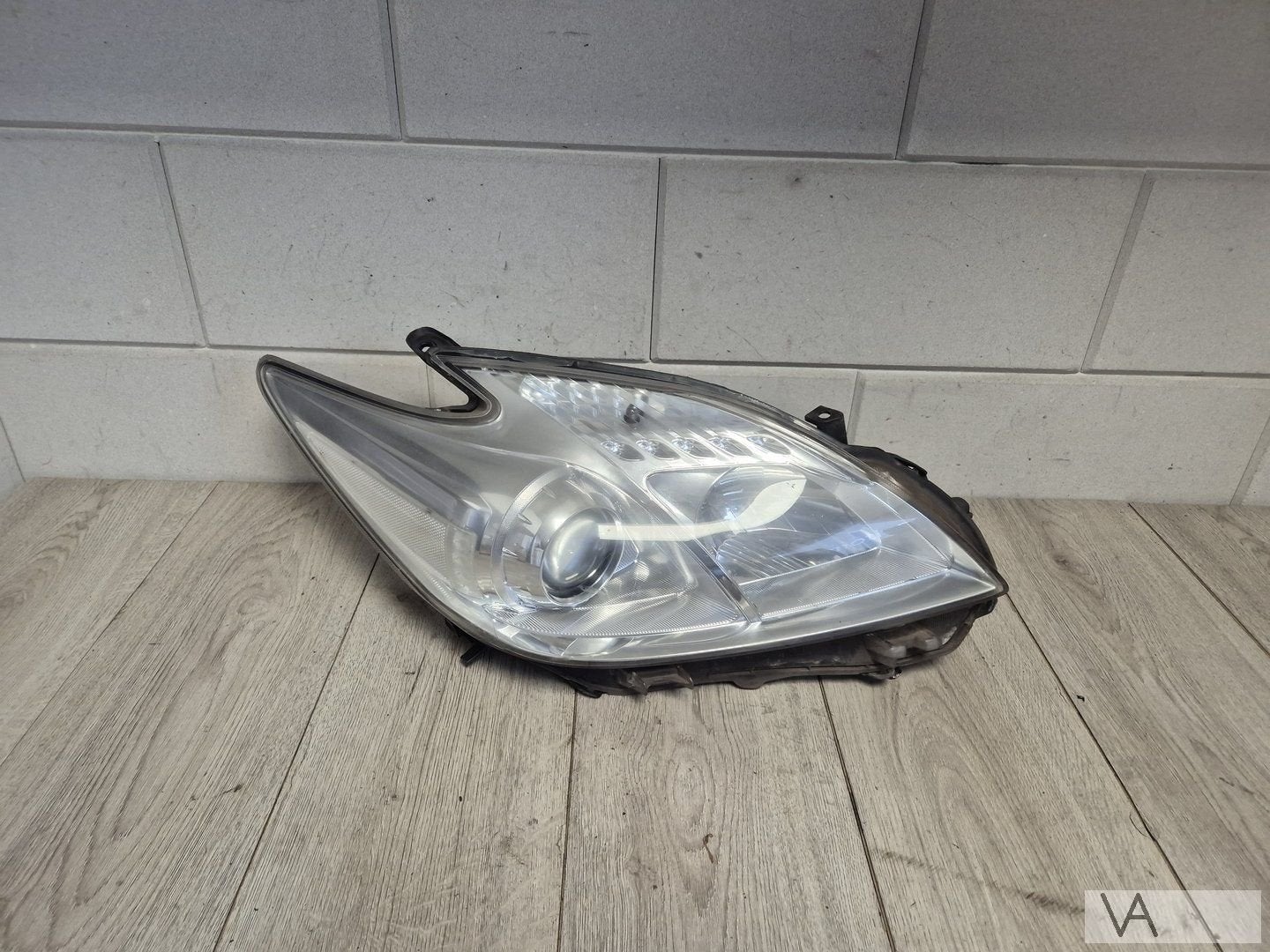 Toyota Prius 2009 - 2012 koplamp rechts onder klein gaatje, Gebruikt, -, -, Ophalen of Verzenden
