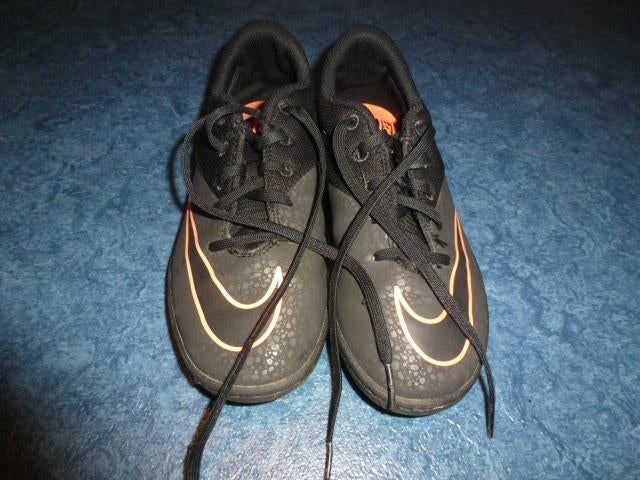 HAAST NIEUW 1 paar zwarte NIKE sportschoenen maat 37 1/2, Kinderen en Baby's, Ophalen of Verzenden, Zo goed als nieuw, Nike, Jongen of Meisje