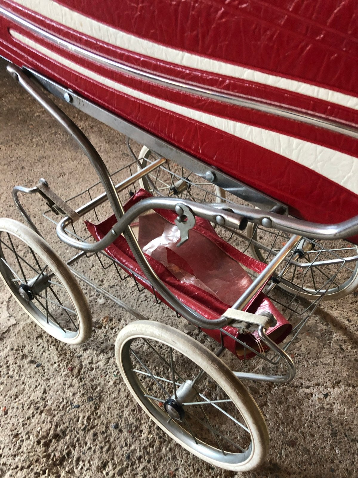 Vintage Jaren '70 Kinderwagen - Rood Speelgoed, Ophalen, Gebruikt, Meisje
