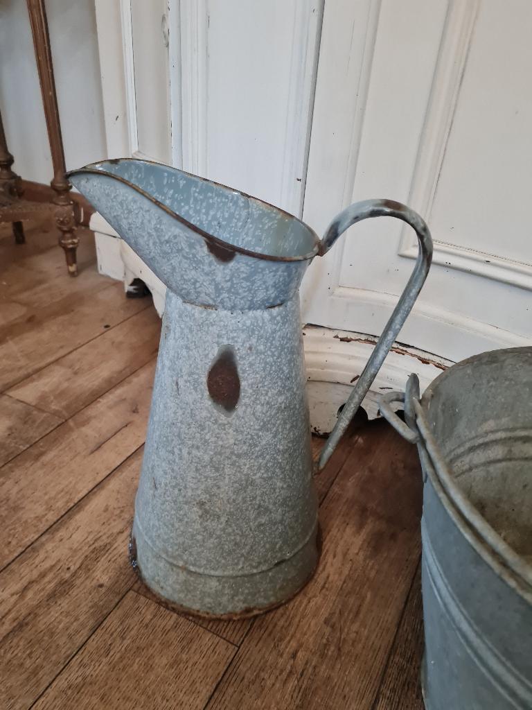 Antieke emaille snavelbek kan