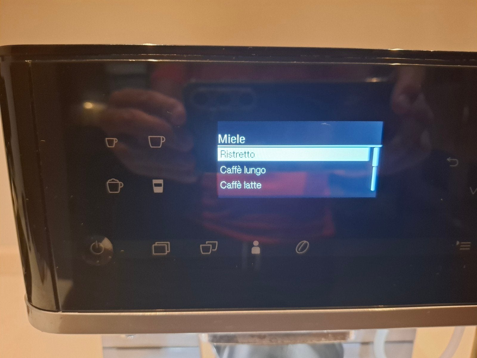 Foto 3 van Miele Koffiemachine CM6310 - Volautomatische espressomachine